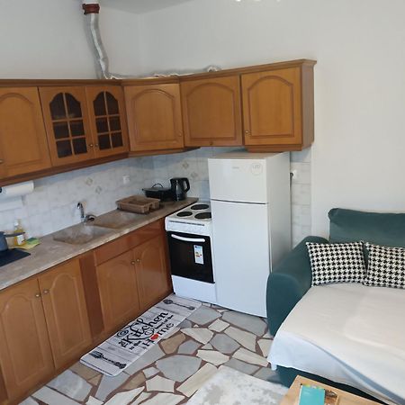 Studio Με Όλες Τις Ανέσεις Vétrina 外观 照片