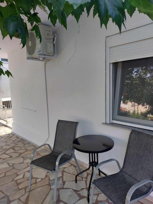 Studio Με Όλες Τις Ανέσεις Vétrina 外观 照片