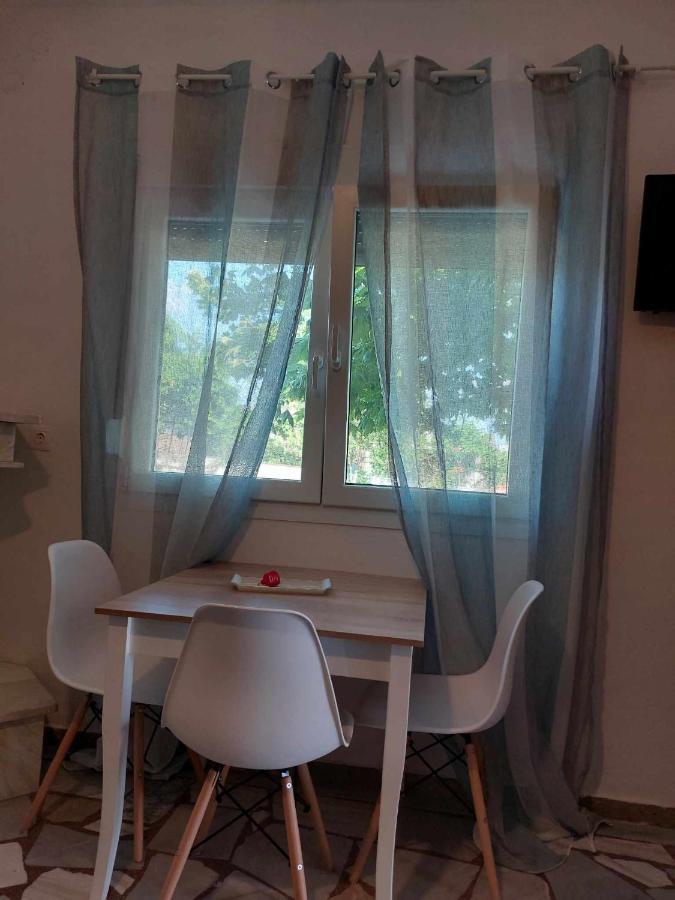 Studio Με Όλες Τις Ανέσεις Vétrina 外观 照片